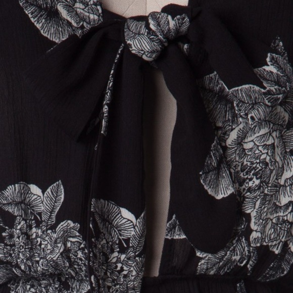 LAST ONE! Black & White Floral Print Romper - Picture 5 of 5